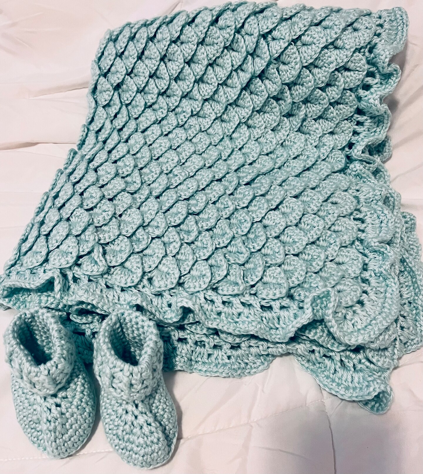 Crocodile stitch baby blanket sale