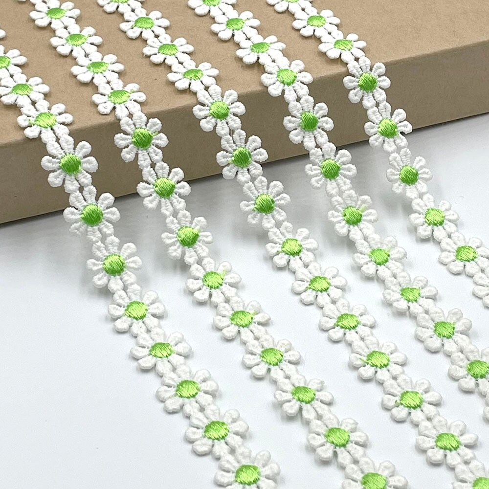 Designer's Shop Daisy Floral Lace trim 5/8” ( 16mm) x 5 yards