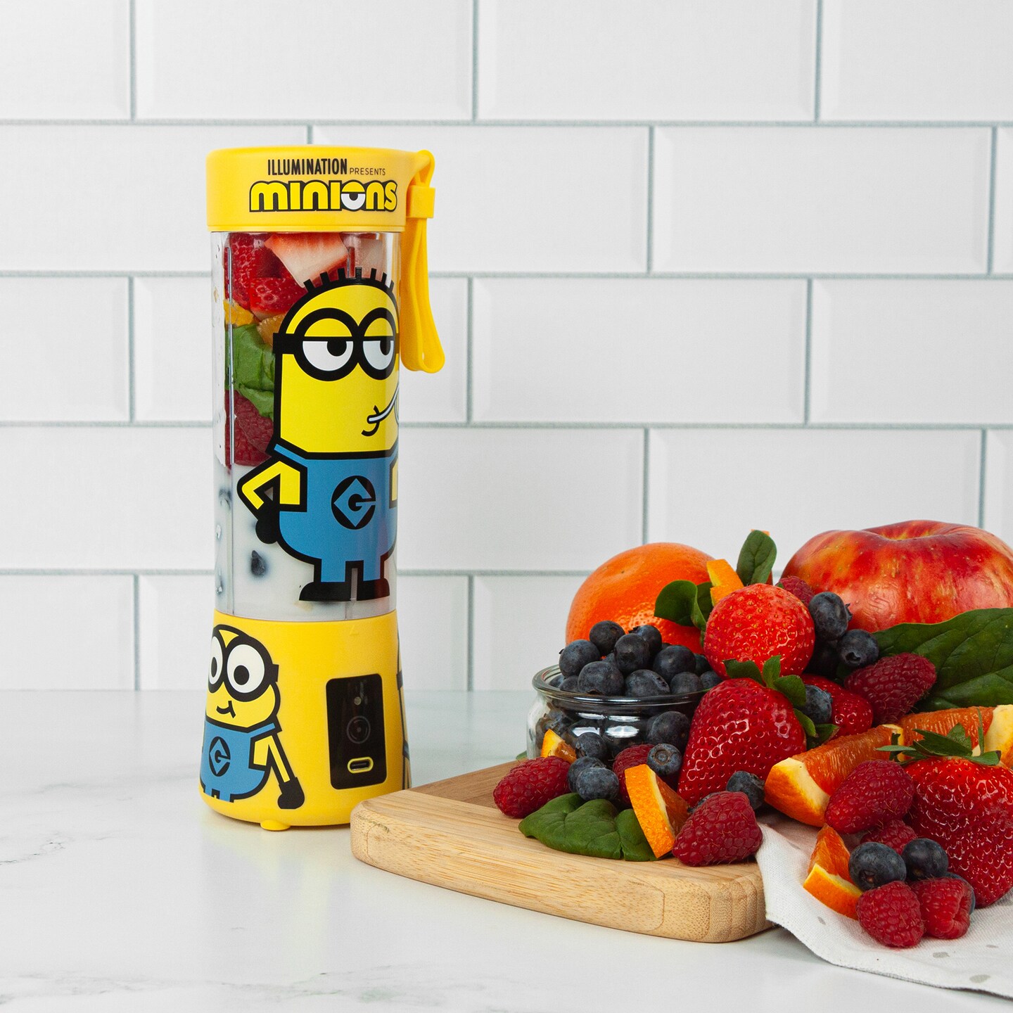 Uncanny Brands Minions USB-Rechargeable Portable Blender