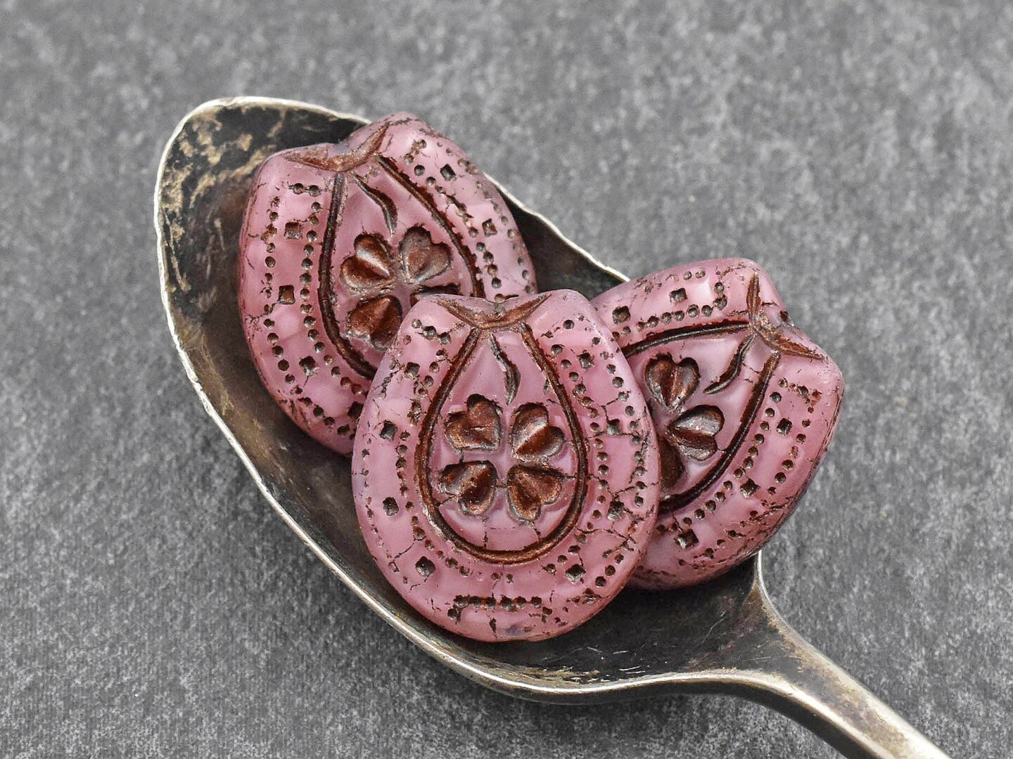 *2* 21x18mm Bronze Patina Washed Pink Silk Lucky Horseshoe Beads