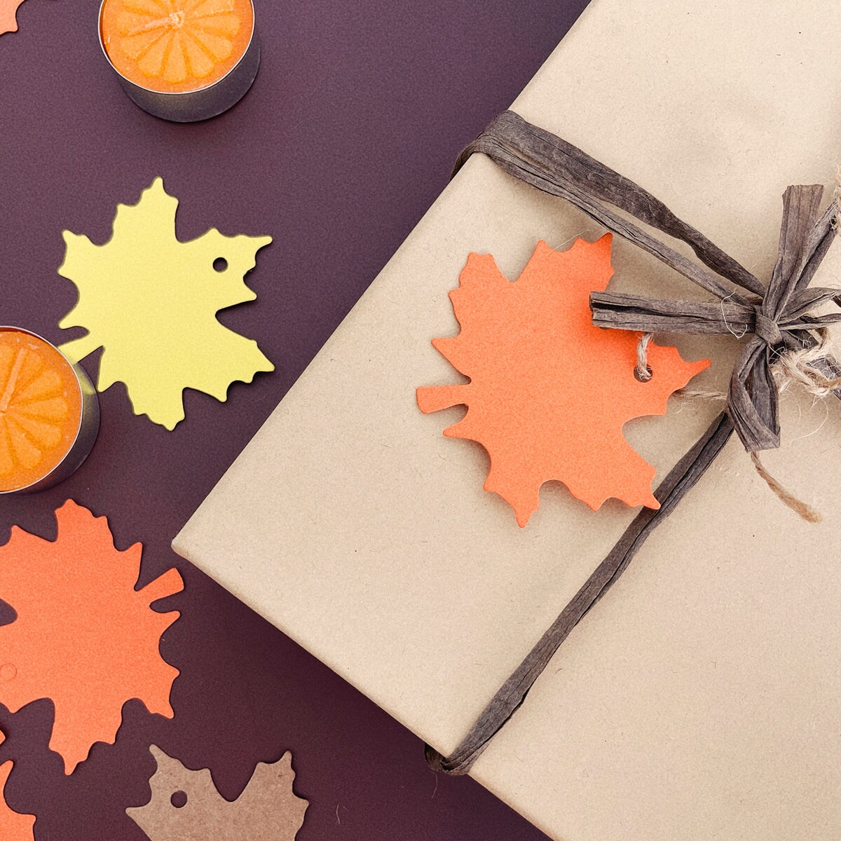 Wrapables Autumn Maple Leaves Gift Tags/Kraft Hang Tags with Jute Strings for Gift-Wrapping, DIY, Arts & Crafts, (100pcs)