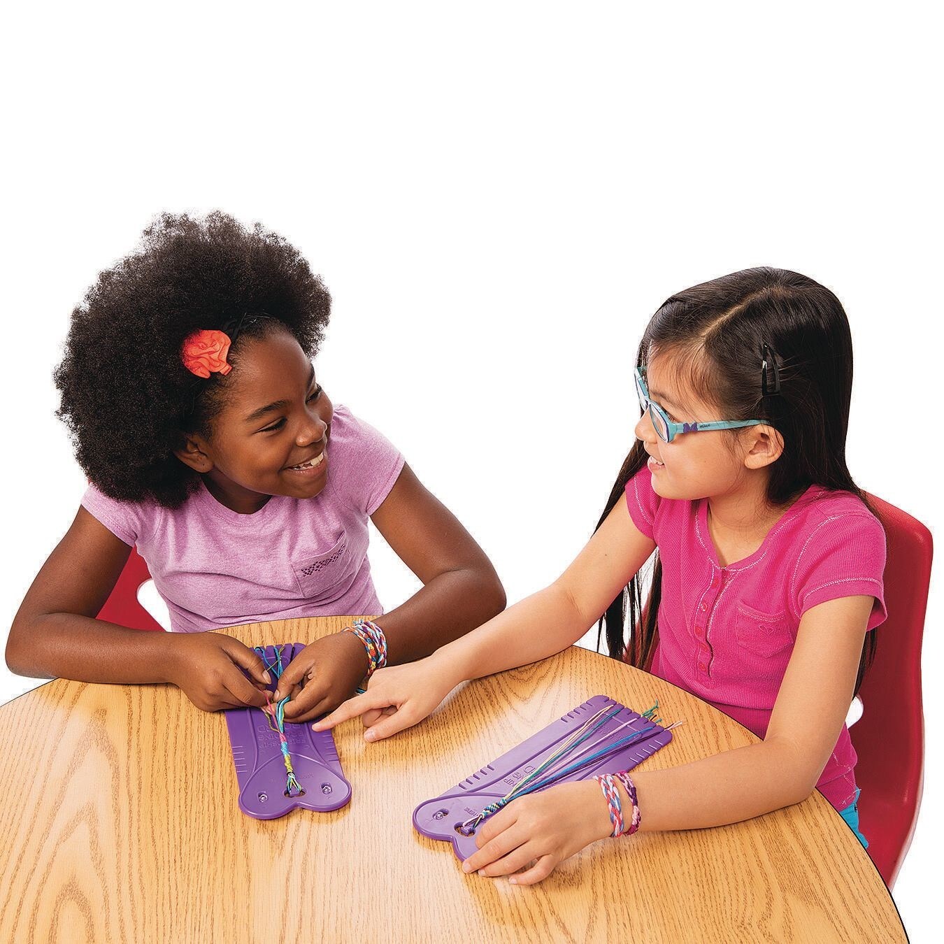 Beadery Friendship Bracelet Braiding Boards. Sturdy Plastic Boards w/Suction Cups & Instructions. Use with Floss, Yarn, Hemp & More. For Kids & Adults. Made in USA. Incluses 6 Boards & Accessories