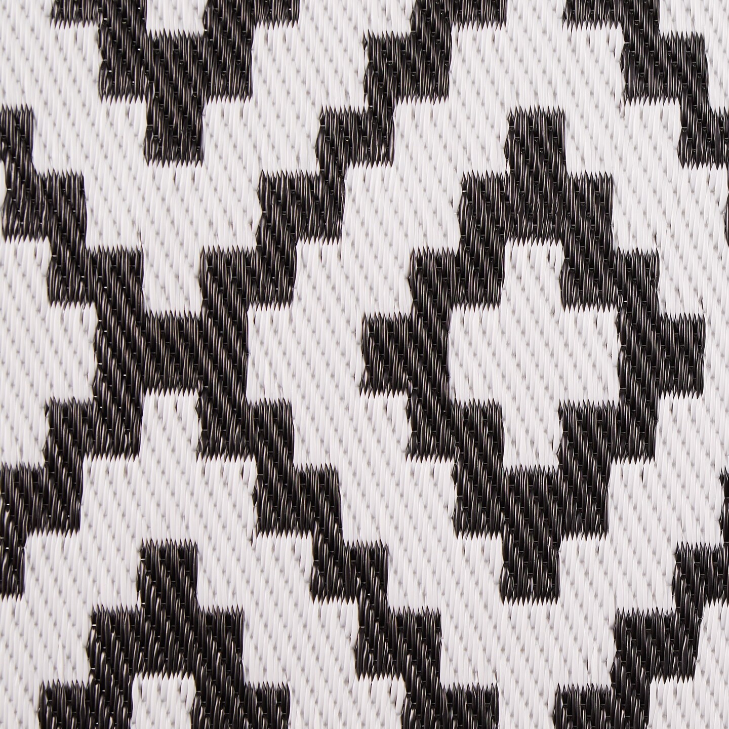 DII Black and White Mesa Outdoor Rug 4x6 Ft