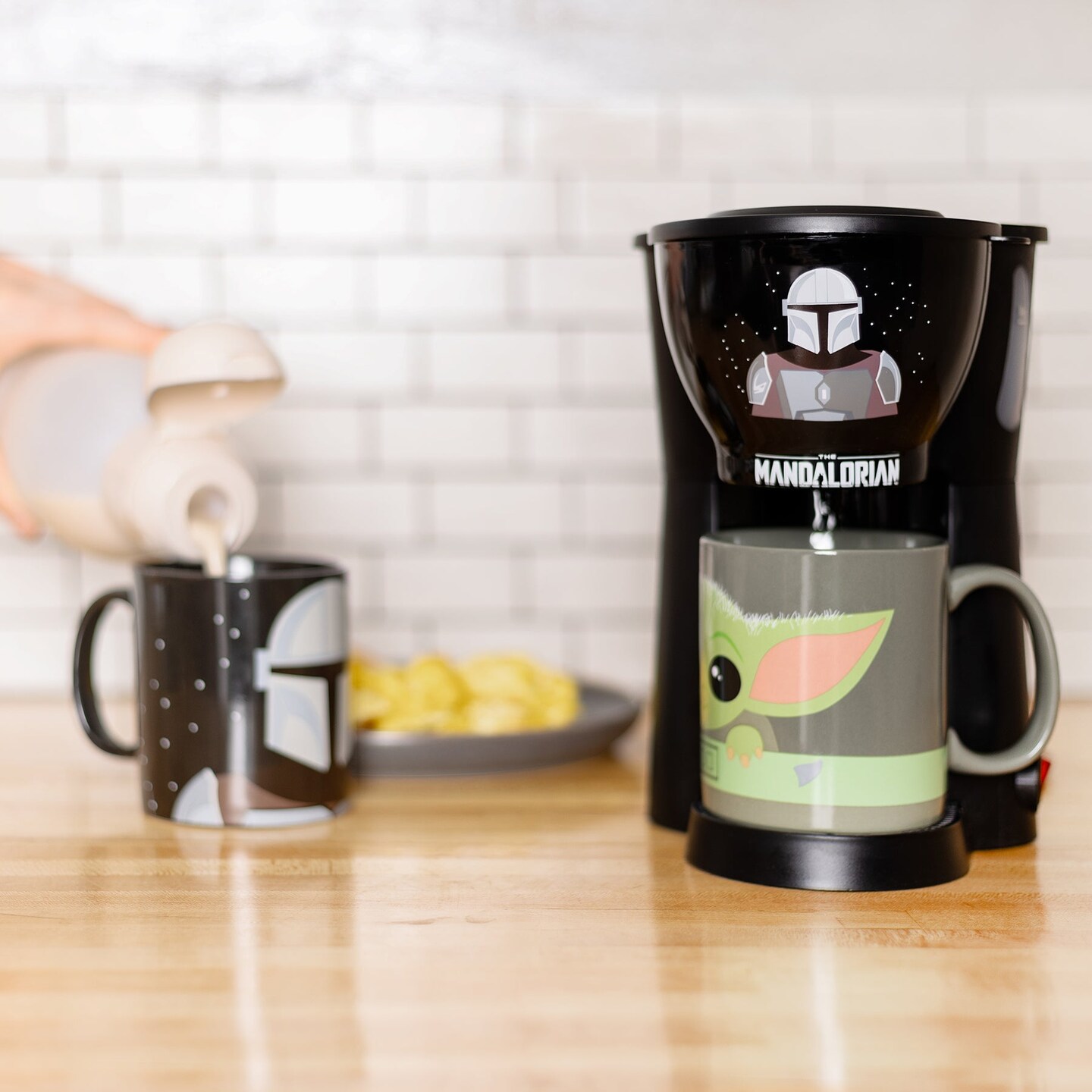 Uncanny Brands Star Wars The Mandalorian &#x26; Baby Yoda Coffee Maker Set