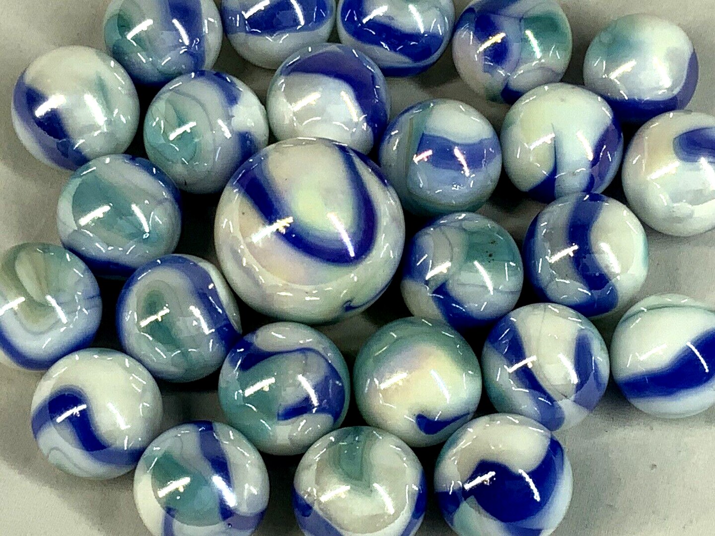 25 Glass Marbles TIGER SHARK iridescent White Blue Purple Game pak Shooter Swirl