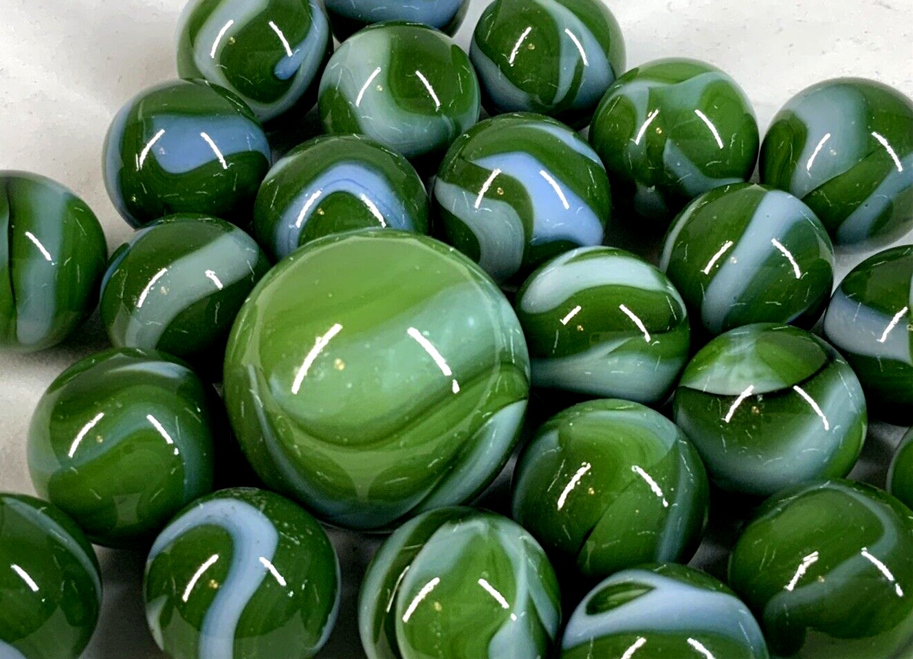 25 Marbles GREEN PYTHON Green white Stripes Glass game pack Shooter