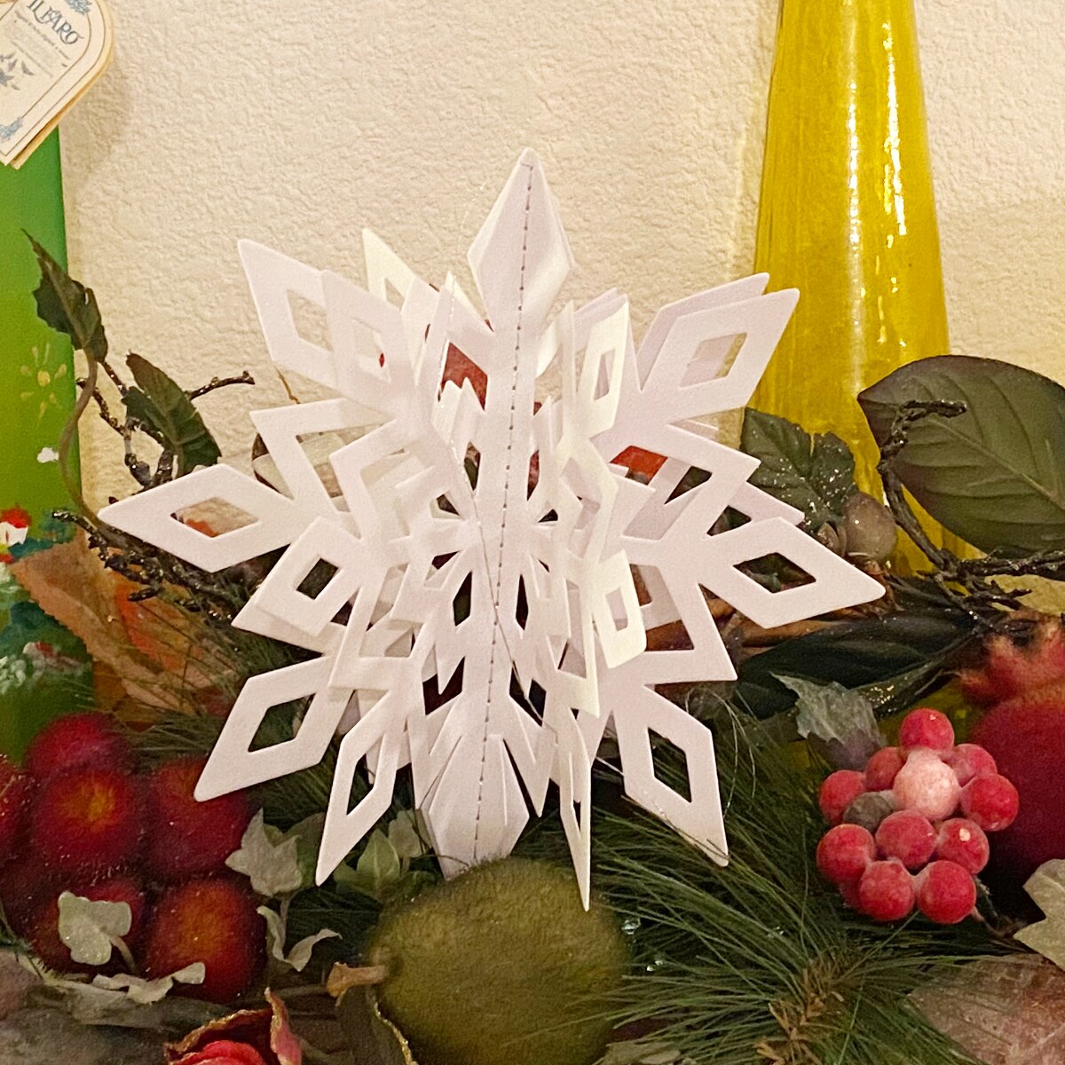 Wrapables 3D Hanging Snowflake Decorations for Christmas, Winter, New Year Parties (Set of 12)