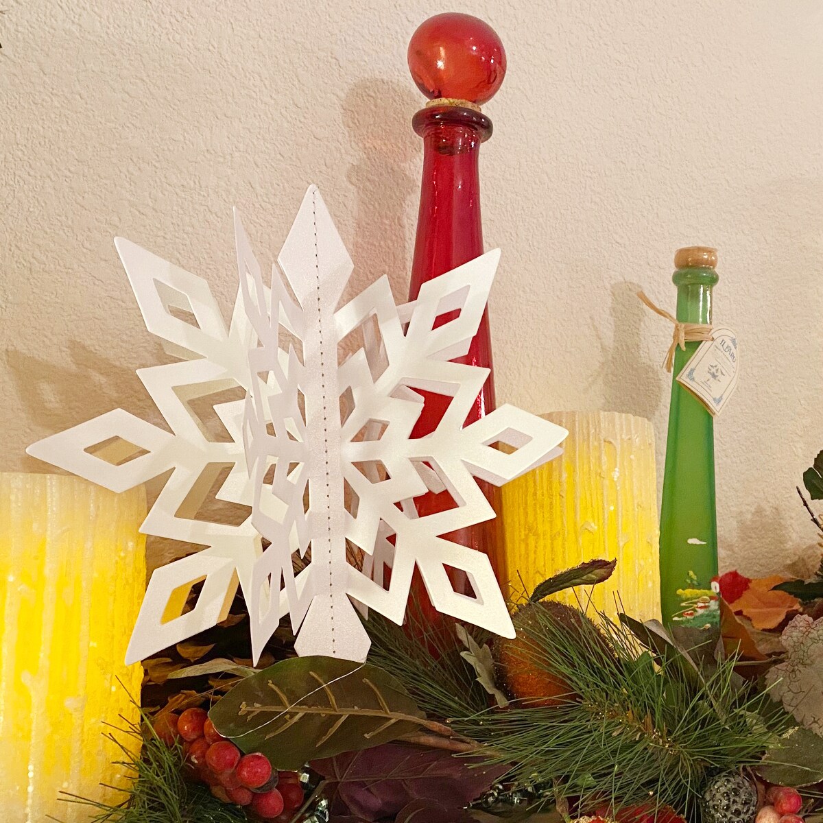 Wrapables 3D Hanging Snowflake Decorations for Christmas, Winter, New Year Parties (Set of 12)