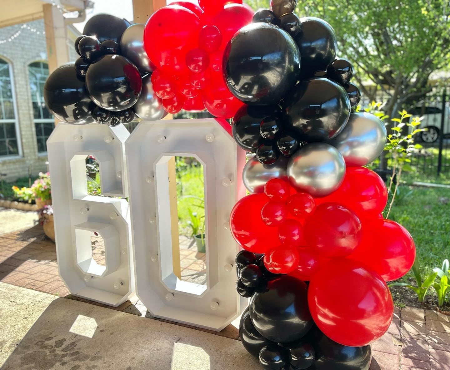 Red and Black Balloons Arch Kit, 140Pcs Matte Red Black Metallic Silver Garland kit, 18 12 10 5 Inch Different Size Balloons for Birthday Party Anniversary Wedding Graduation Prom Decorations