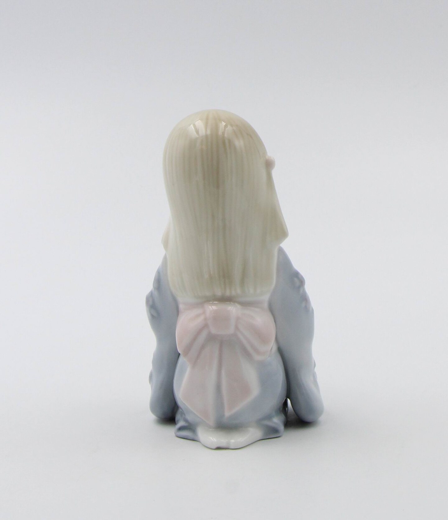 Ceramic Japanese Girl in Kimono Dress Playing with Temari Ball Figurine, Gift for Her, Gift for Daughter, Home Decor, Asian Decor