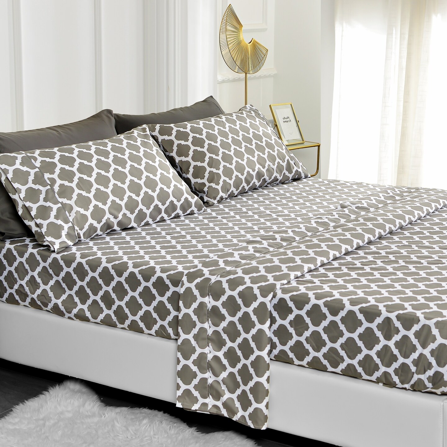 4-Piece Quatrefoil Sheet Set, King / Grey/White