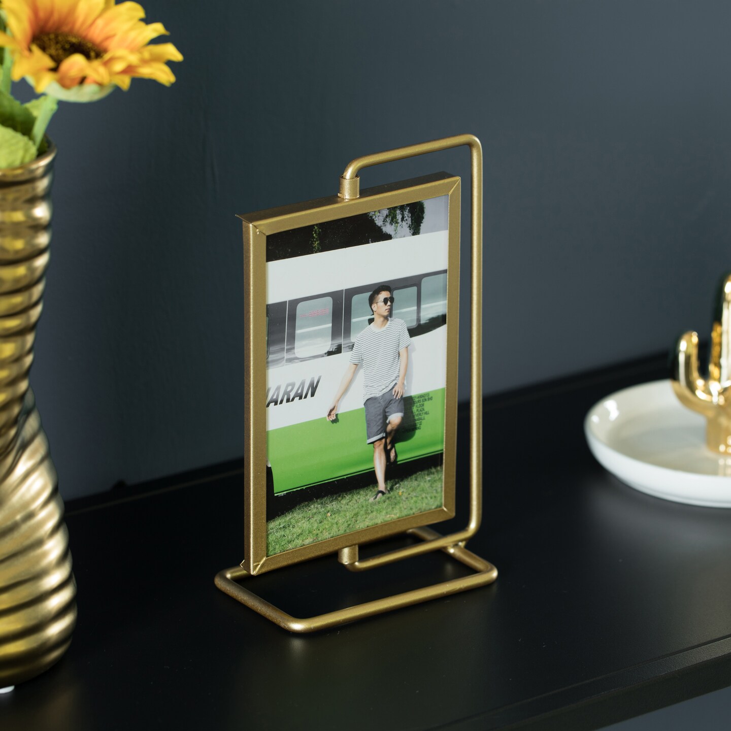 Gold Modern Metal Tabletop Photo Frame with Glass Cover and Free Spinning Stand for Tabletop Display