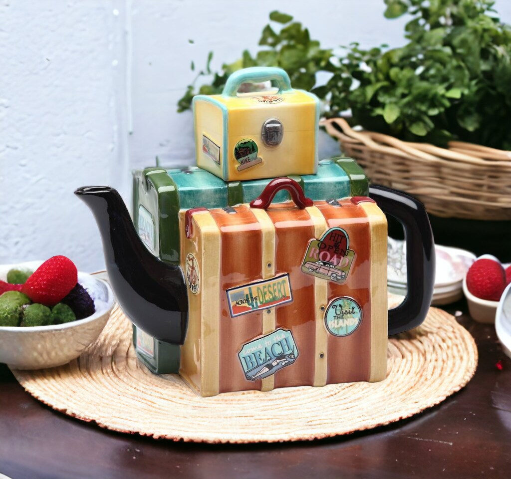 Ceramic Vintage Style Suitcase Teapot, Gift for Her, Gift for Mom, Kitchen D&#xE9;cor, Tea Party D&#xE9;cor, Caf&#xE9; D&#xE9;cor, Kitchen Decor