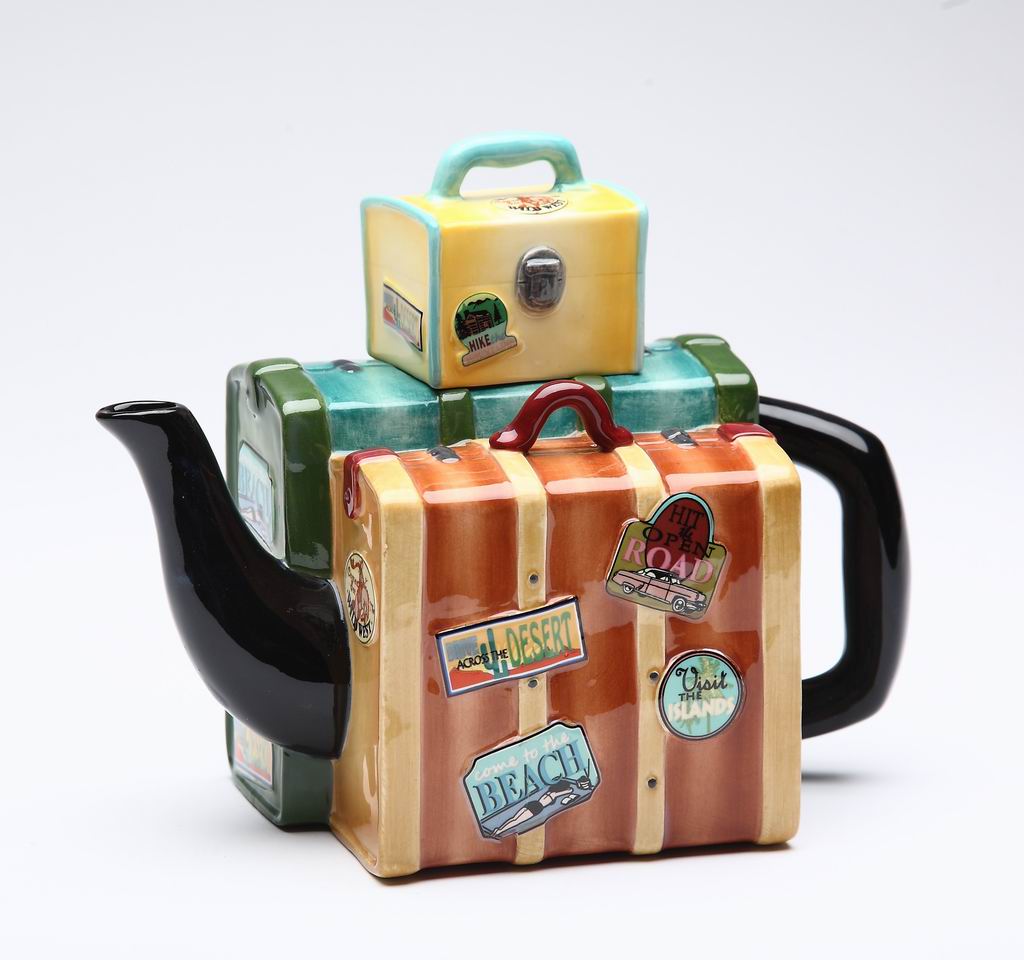 Ceramic Vintage Style Suitcase Teapot, Gift for Her, Gift for Mom, Kitchen D&#xE9;cor, Tea Party D&#xE9;cor, Caf&#xE9; D&#xE9;cor, Kitchen Decor