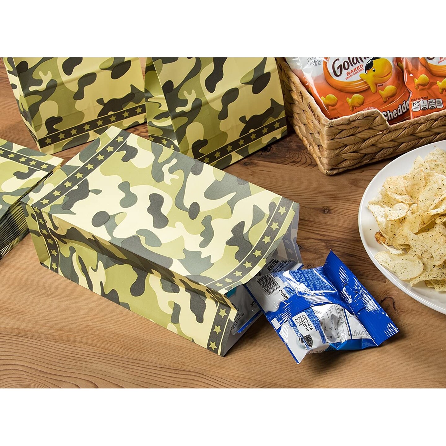 Party Treat Bags - 36-Pack Gift Bags, Camo Party Supplies, Paper Favor Bags, Goodie Bags for Kids, Camouflage Design, 5.2 x 8.7 x 3.3 Inches