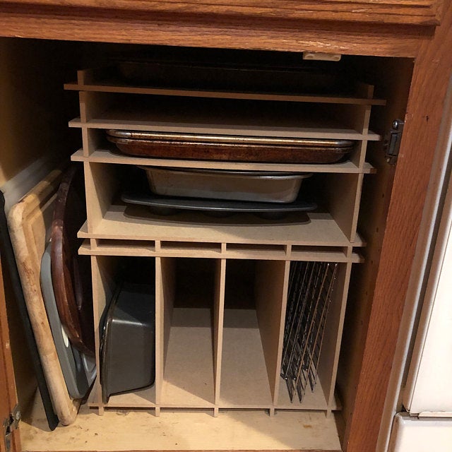 Baking pan discount rack for cabinet