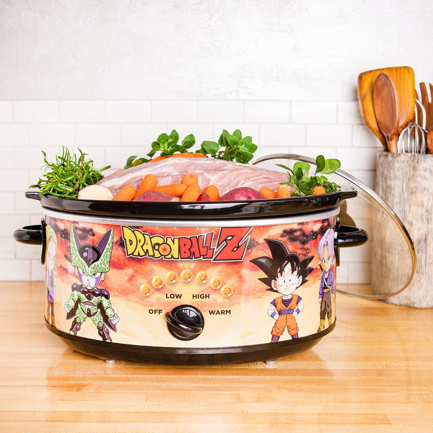 Uncanny Brands Dragon Ball Z 7-Qt Slow Cooker