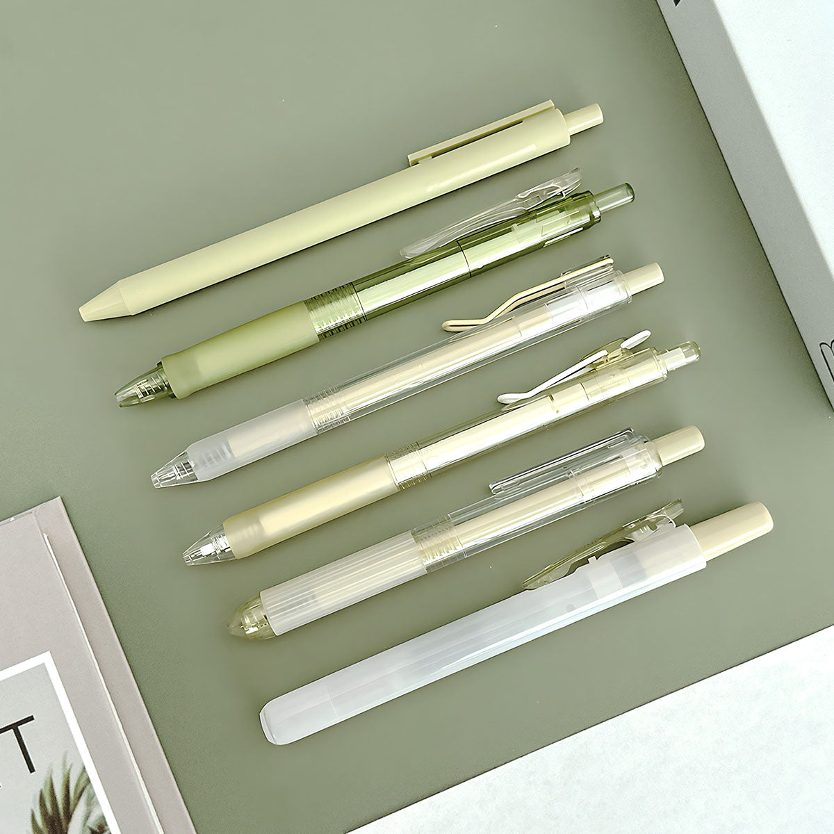 Wrapables Retractable Rollerball Pens and Highlighter Set, 0.5mm Black Gel Ink Pens for Home, Office, Stationery (Set of 6)