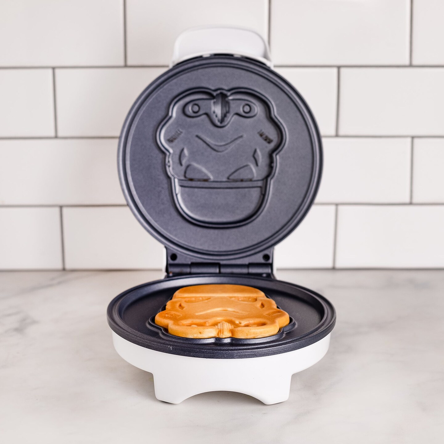 Uncanny Brands Star Wars Stormtrooper Waffle Maker