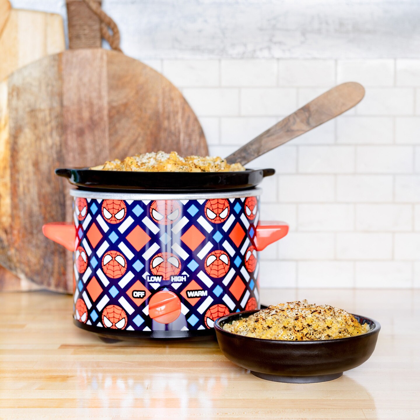 Uncanny Brands Marvel Spiderman 2 Quart Slow Cooker