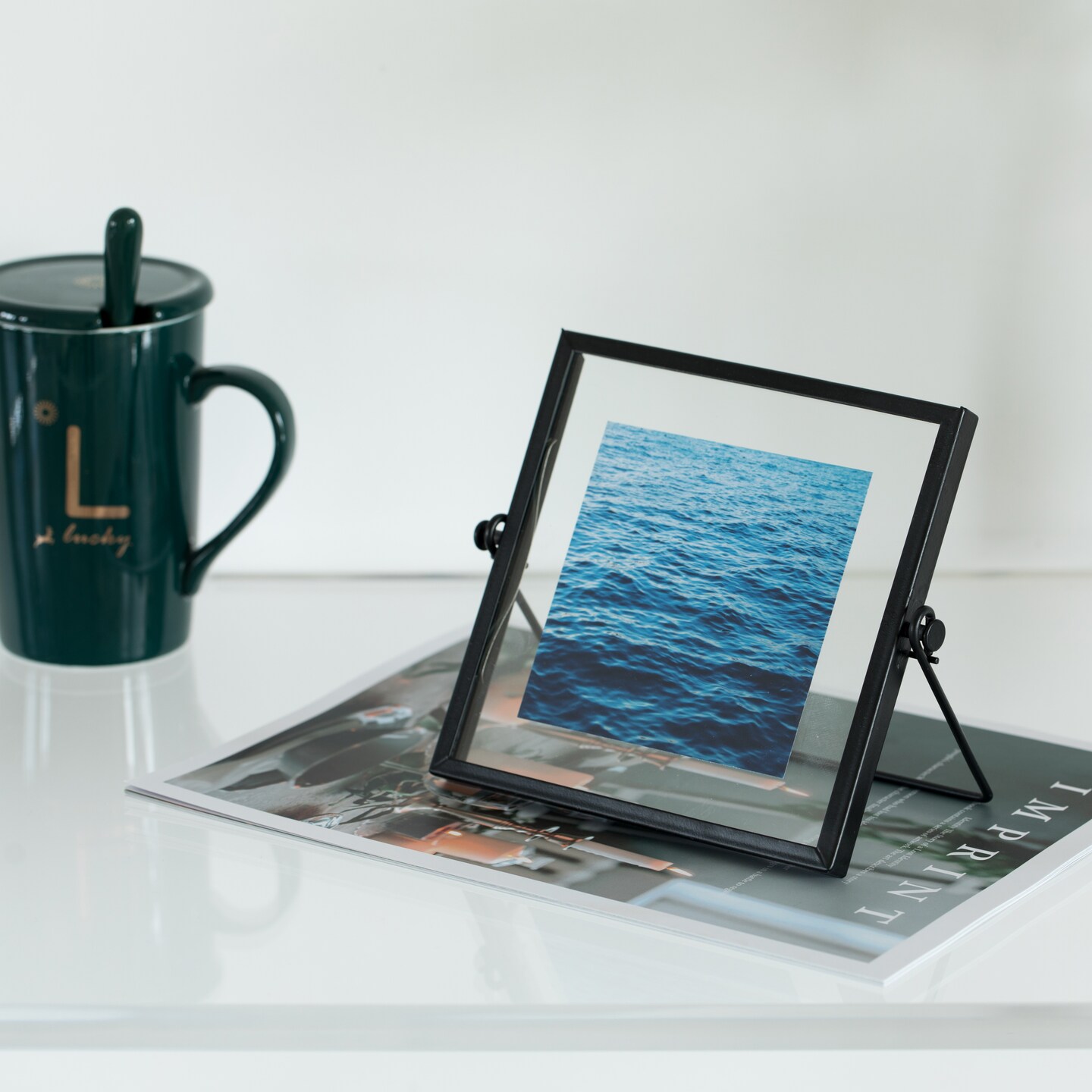 Modern Metal Floating Tabletop Photo Picture Frame with Glass Cover and Easel Stand
