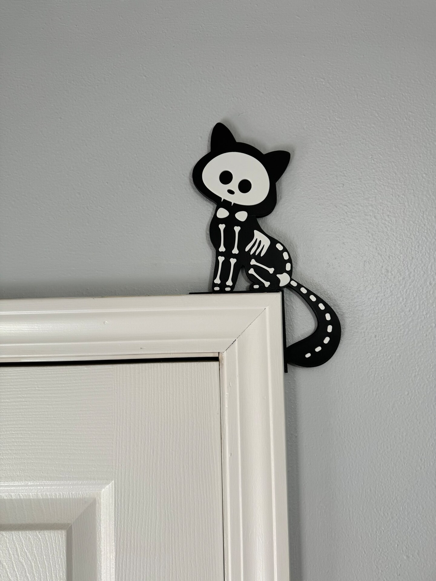 thumbnail image 2 of Halloween Door Topper 2024 Latest Metal Adorable Cat Door Topper: Halloween Door Decor Sign Frame Christmas Toppers Kitty Corner Hanging Decorative Wall Vintage Holiday Spooky Decoration Ornament (Curious Cat Cat Tree Topper 2 of 14