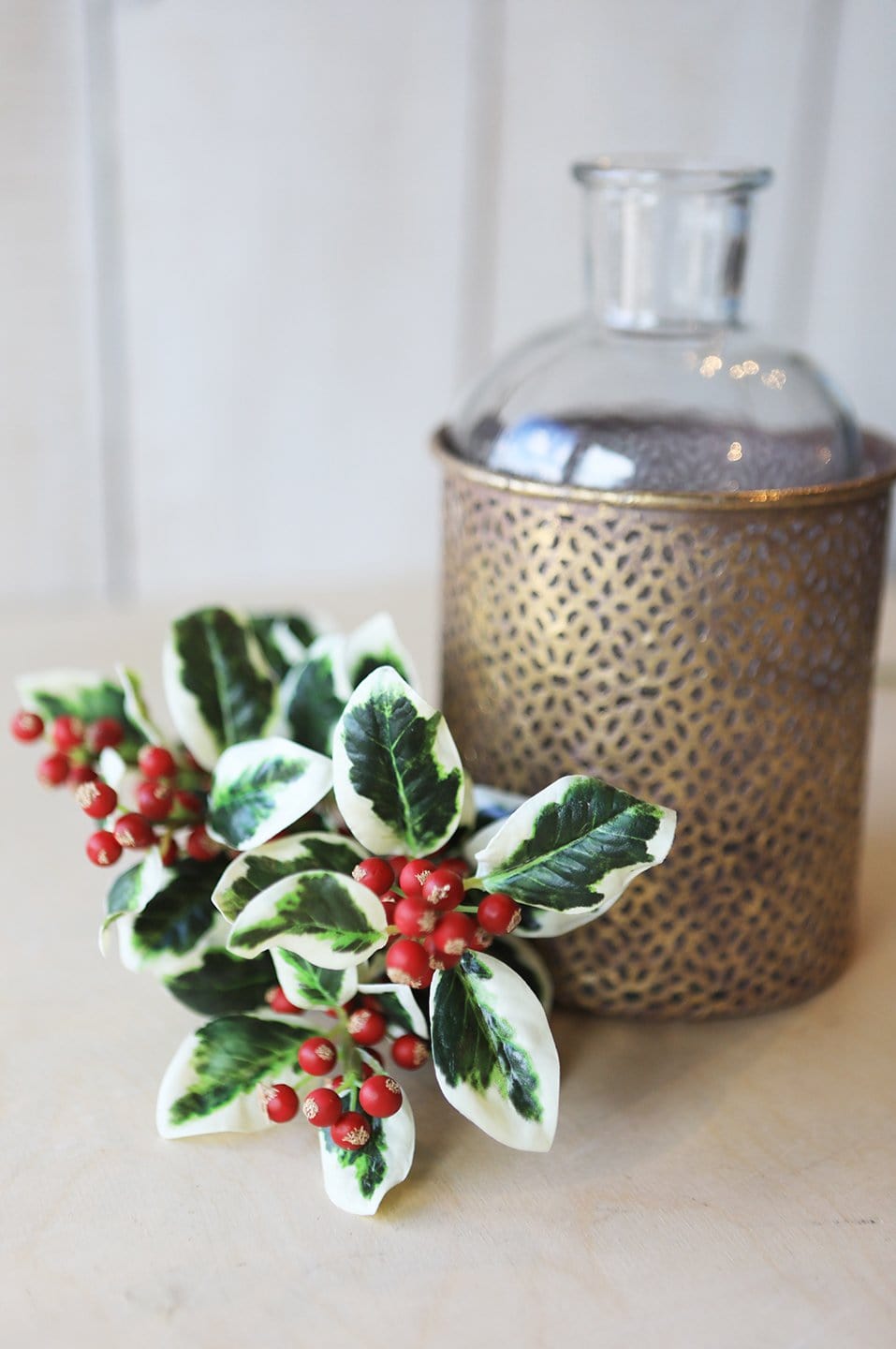 18&#x22; Variegated Faux Holly Stem