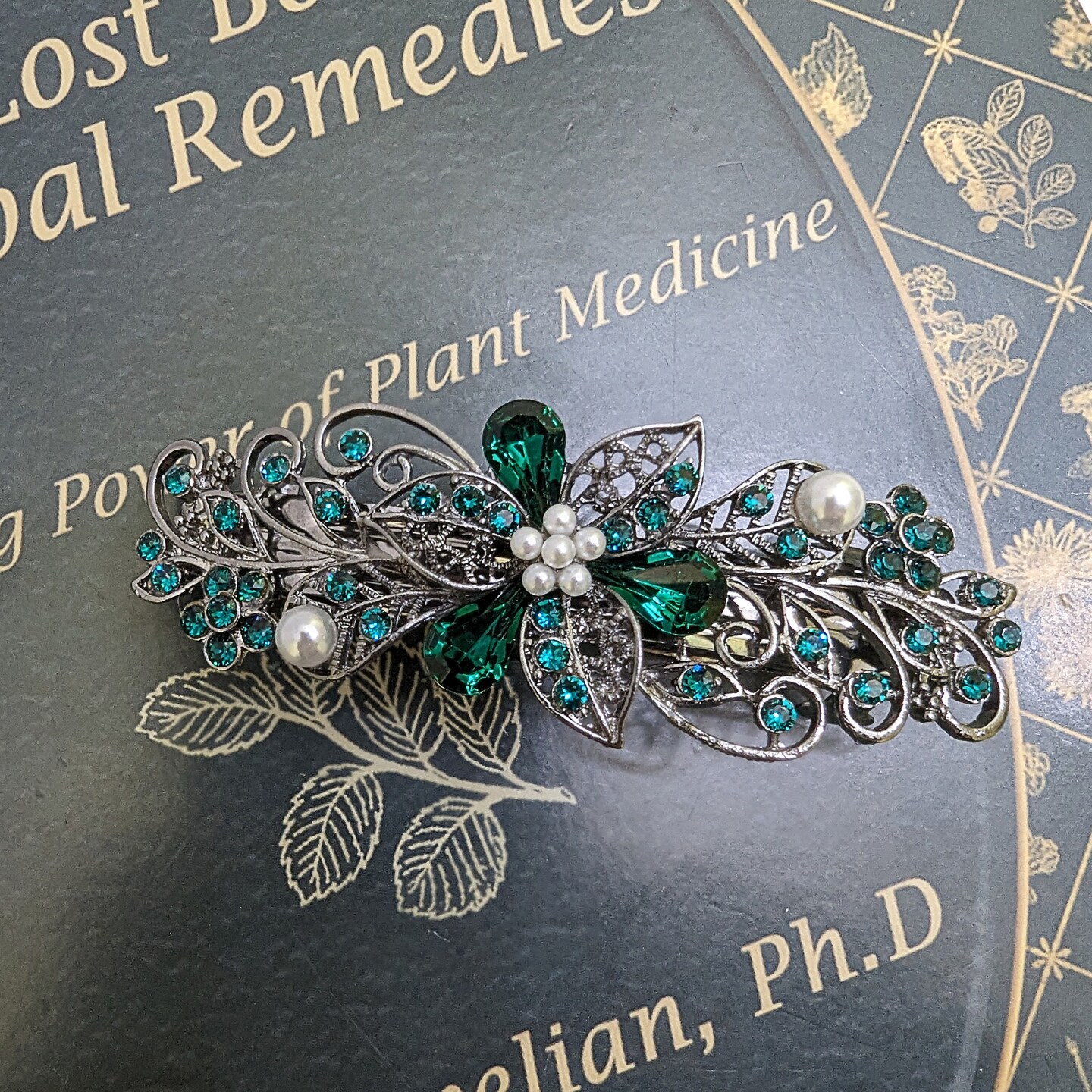 High Quality Elven Floral Hair Barrette made with Emerald  display picture 2