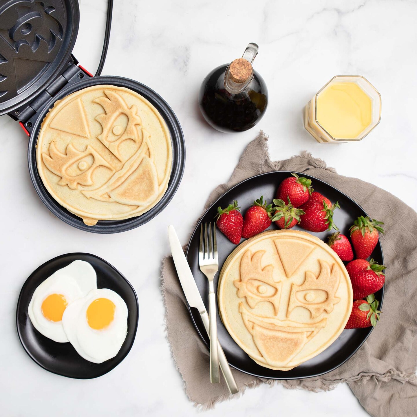 Uncanny Brands The KISS Waffle Maker