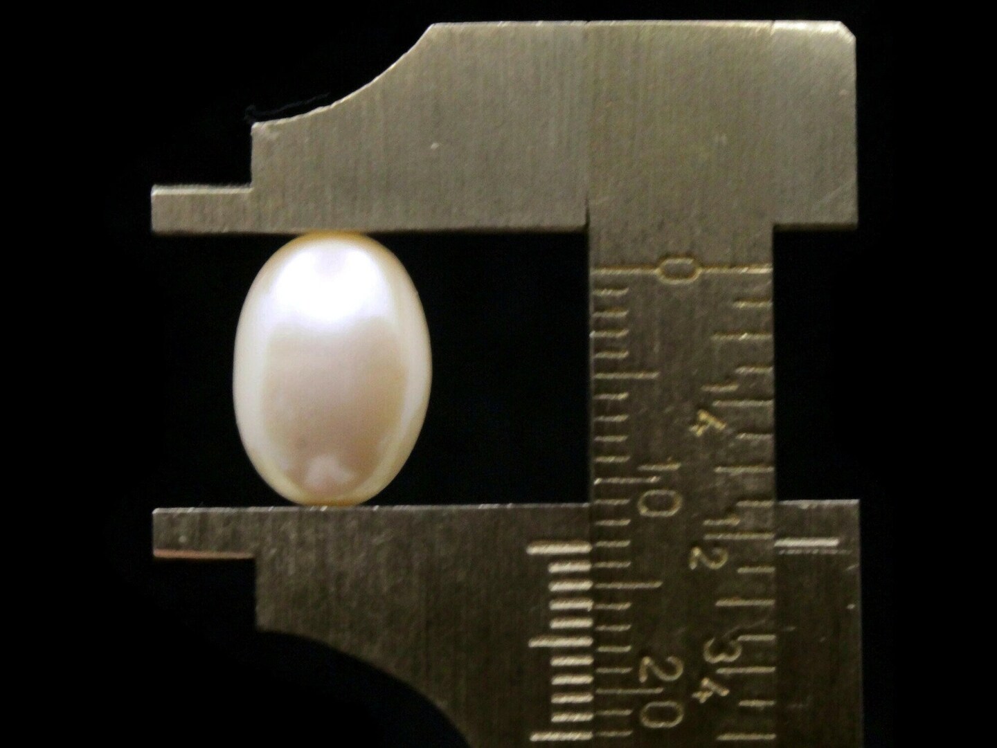 30 13mm Oval Vintage Cultura Pearl Beads