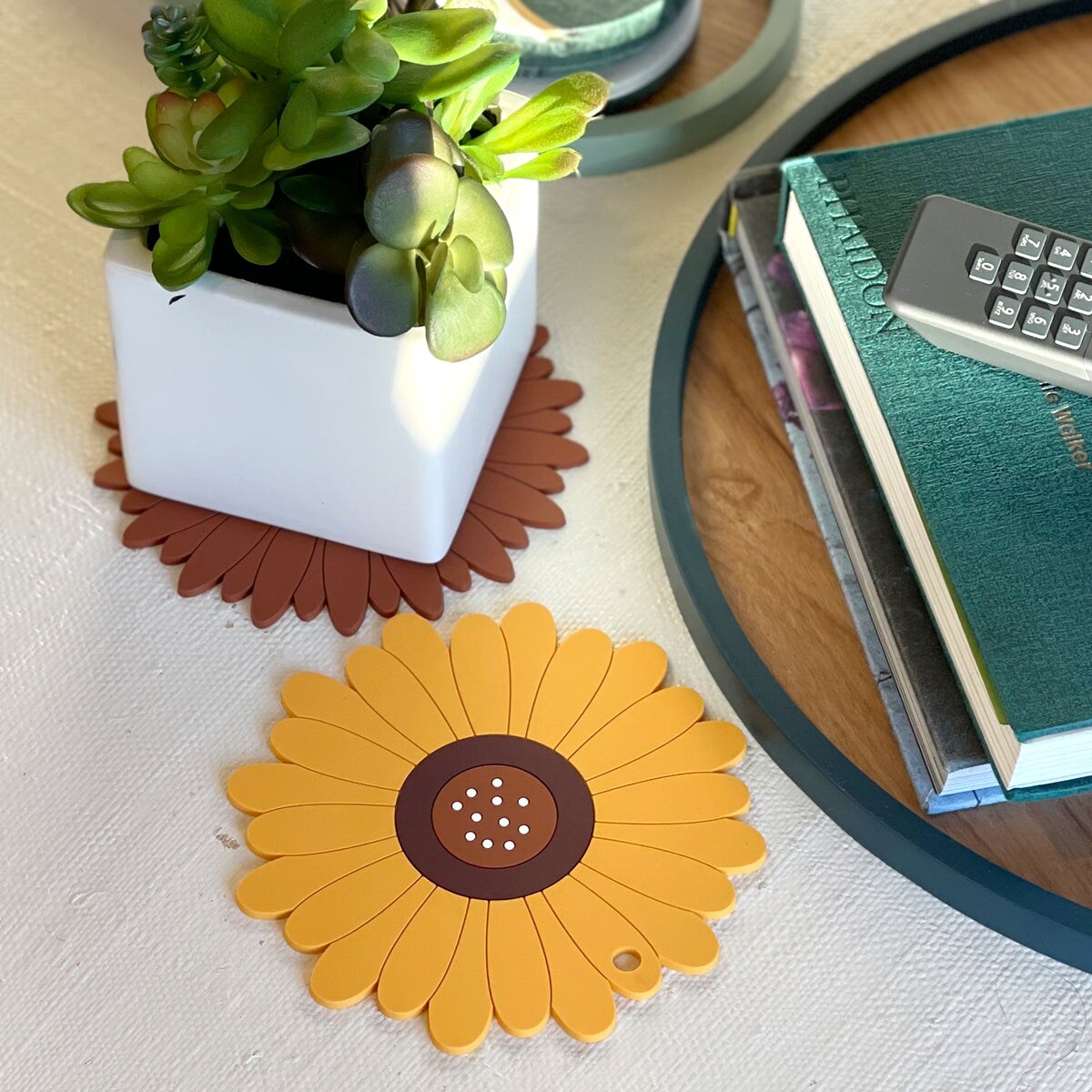 Wrapables Sunflower Coasters, Trivet Mats, Pot Holders for Cups, Drinks, Pots and Pans (Set of 2)
