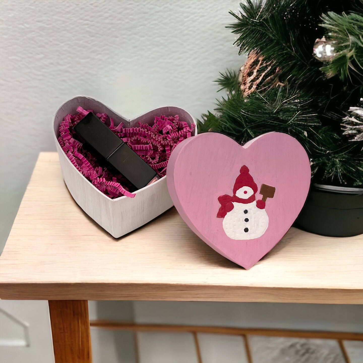 12 Units of Heart Box with Embossed Snowman