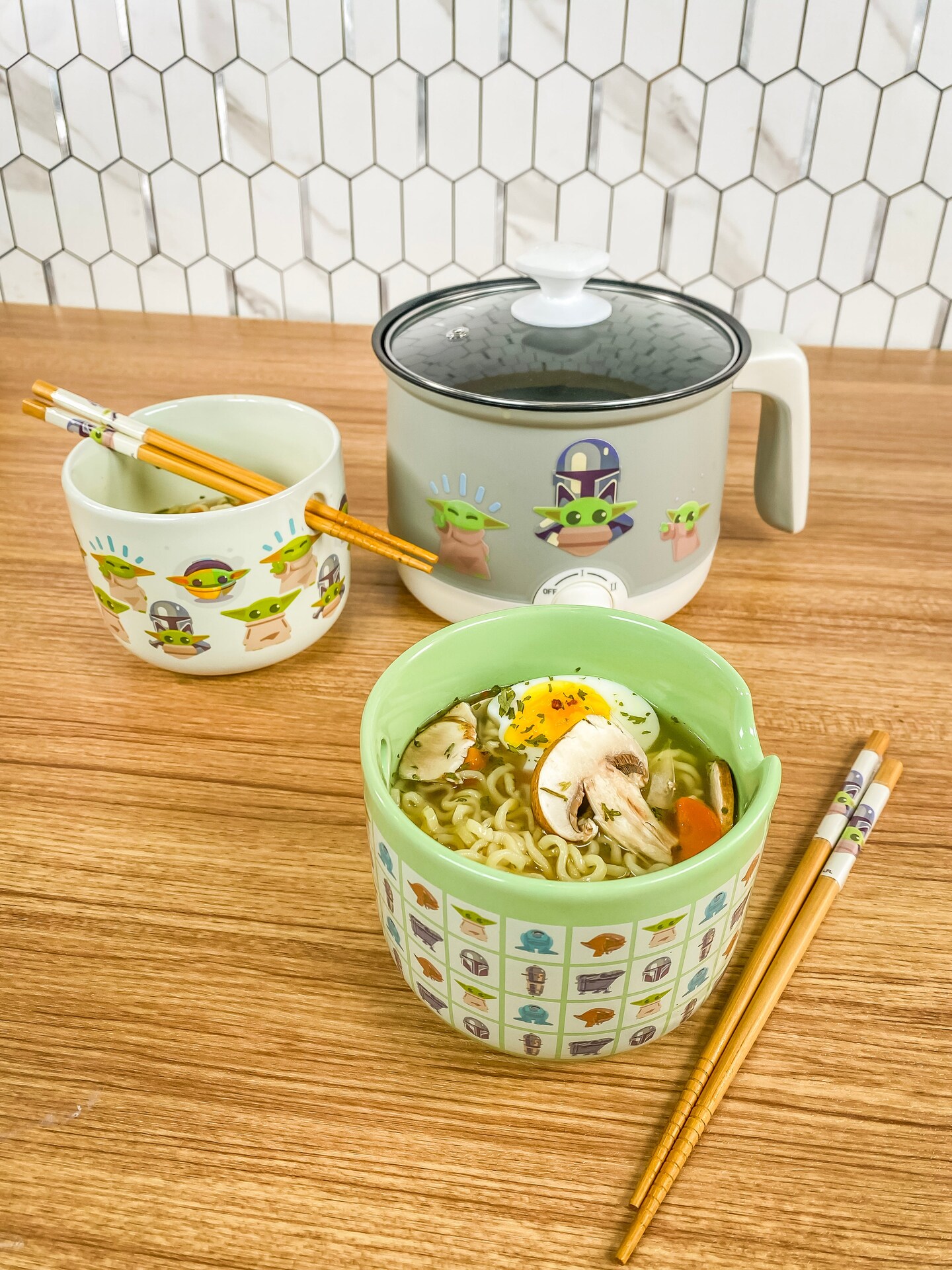 Uncanny Brands Star Wars Mandalorian Hot Pot with Ramen Bowls