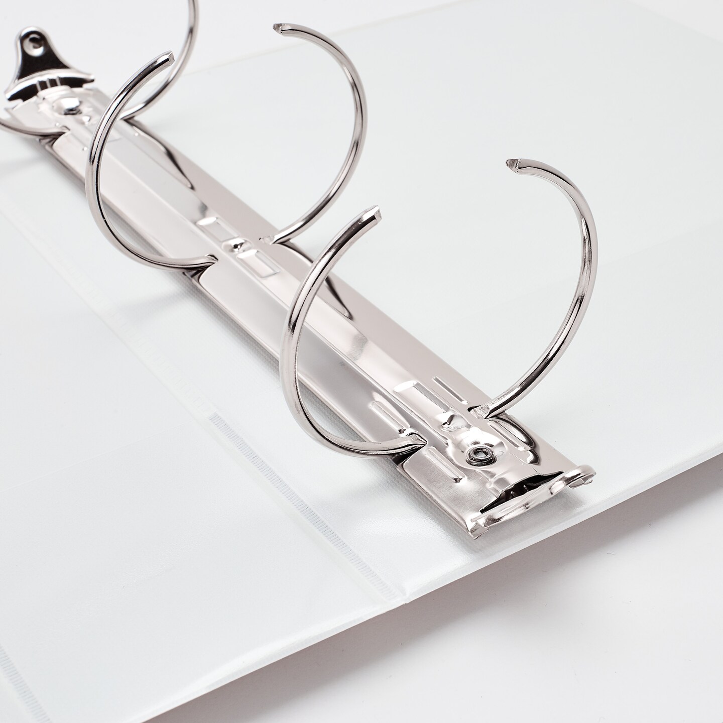 Avery Economy View 3 Ring Binders, 1.5&#x22; Round Rings, 4 White Binders (19201)