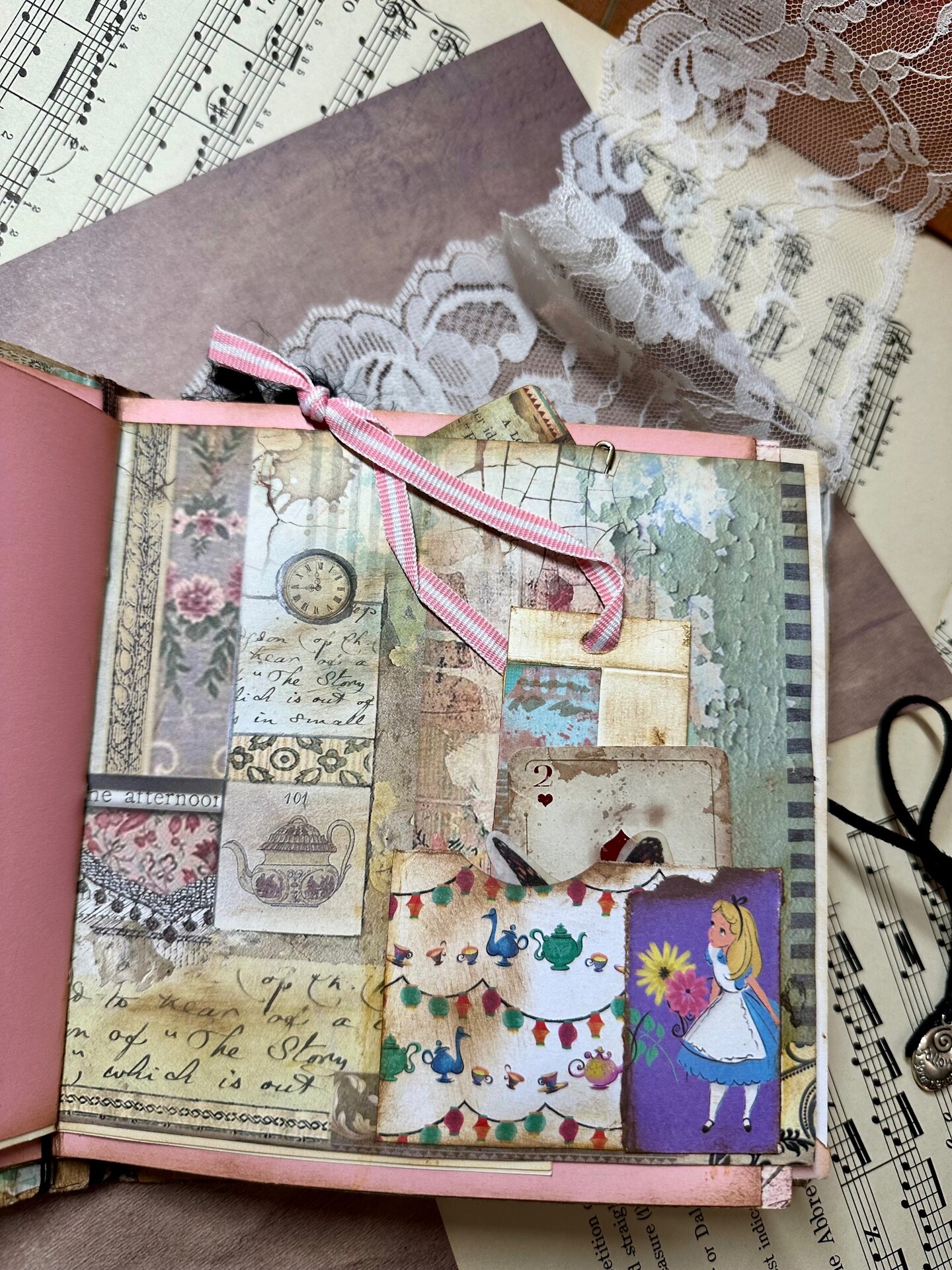 Junk Journal - creative way to combine scrapbooking and journaling