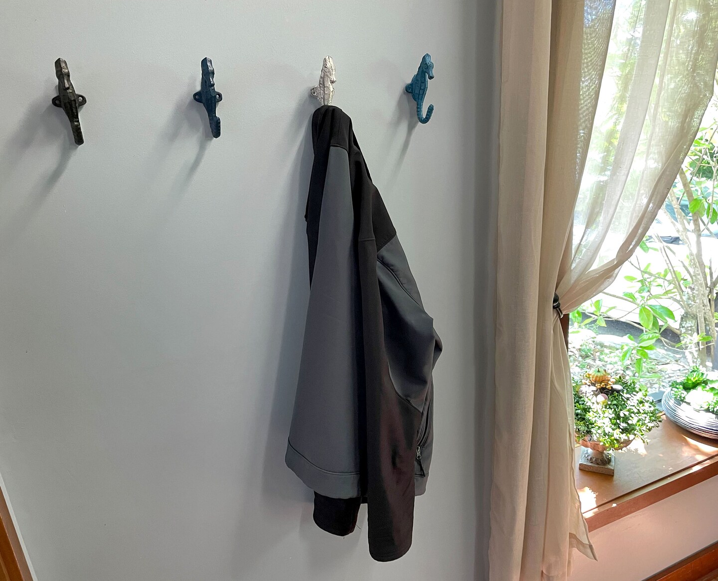 Set of 4 Cast Iron Seahorse Decorative Wall Hooks