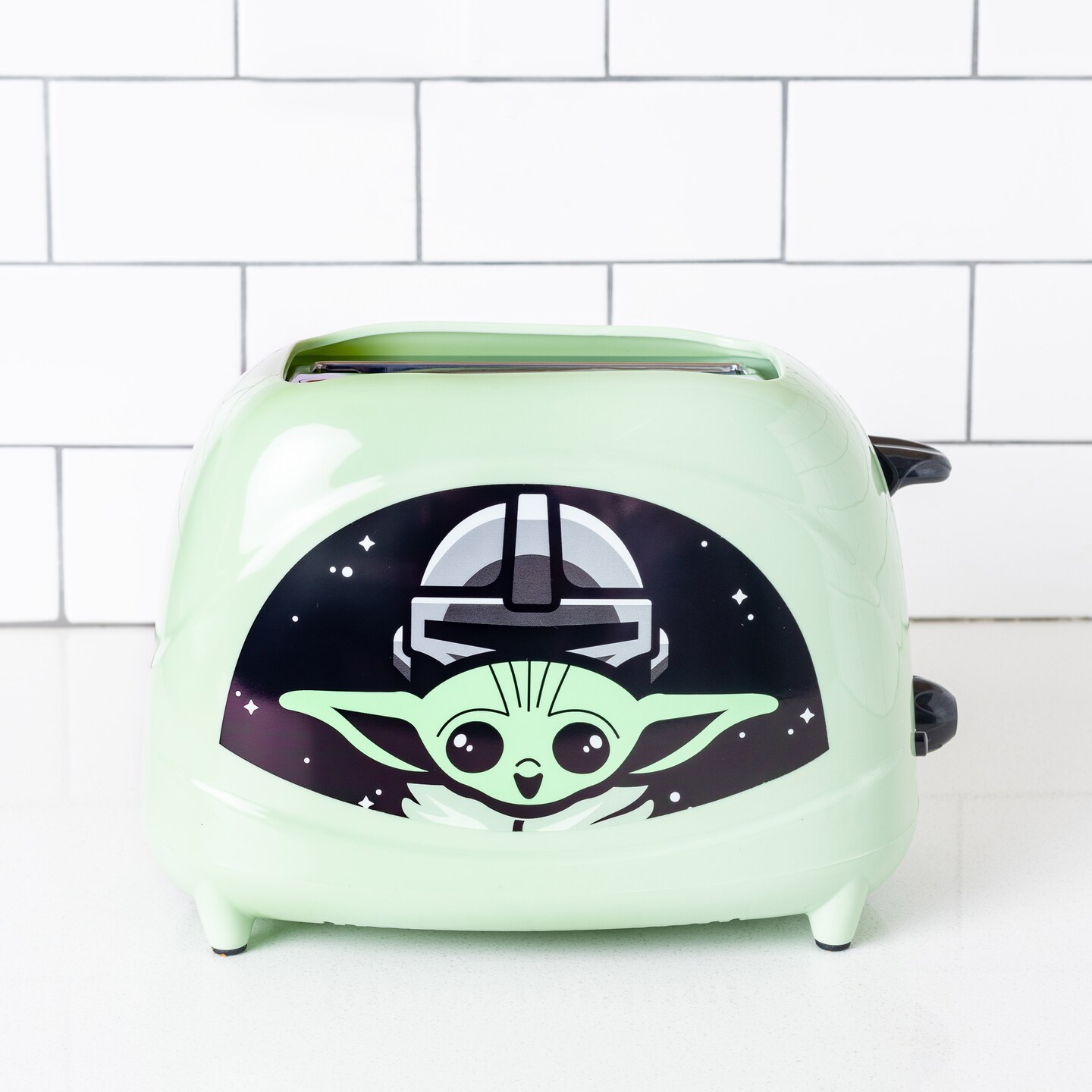 Uncanny Brands Star Wars The Mandalorian The Child 2-Slice Toaster