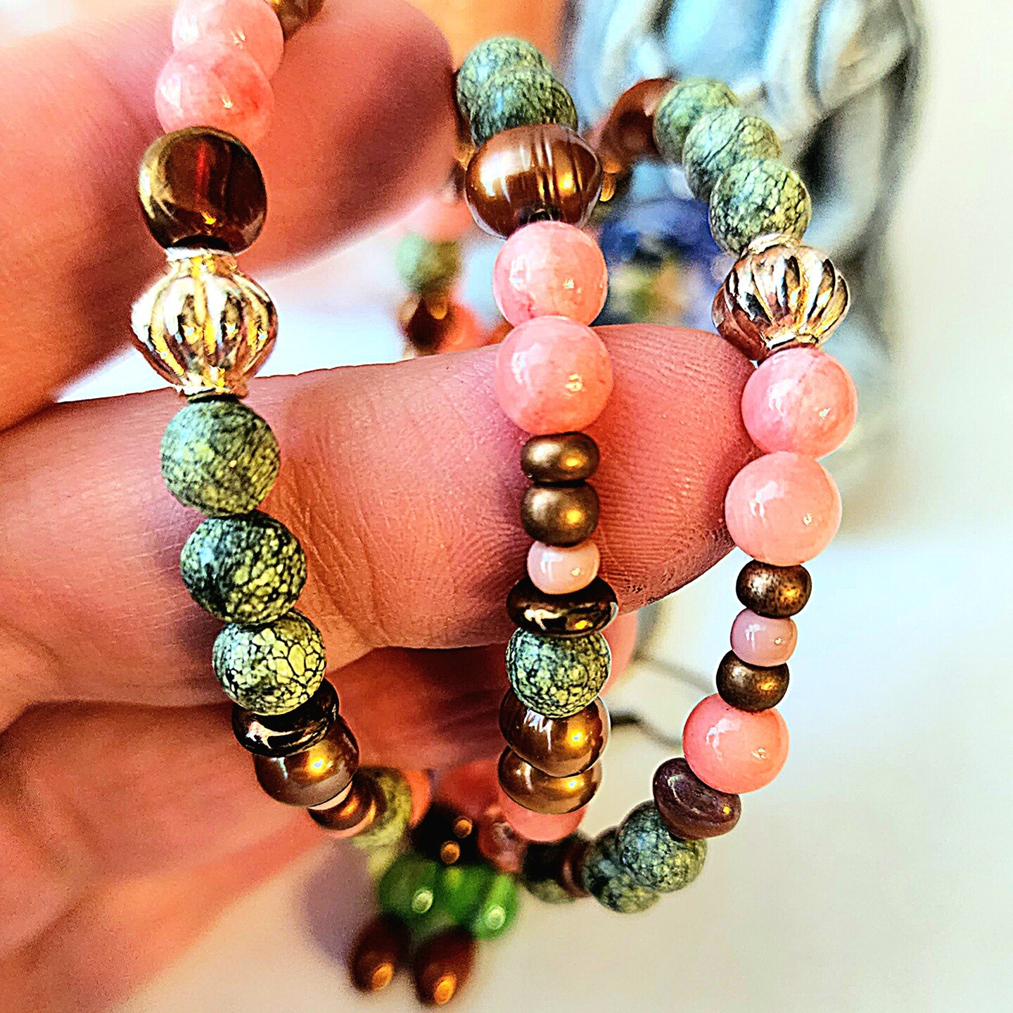 Memory wire bracelet fits all! Peach Aventurine, Serpentine beads mixed  with Copper, Rose Gold, and Gold tones to make it sparkle!
