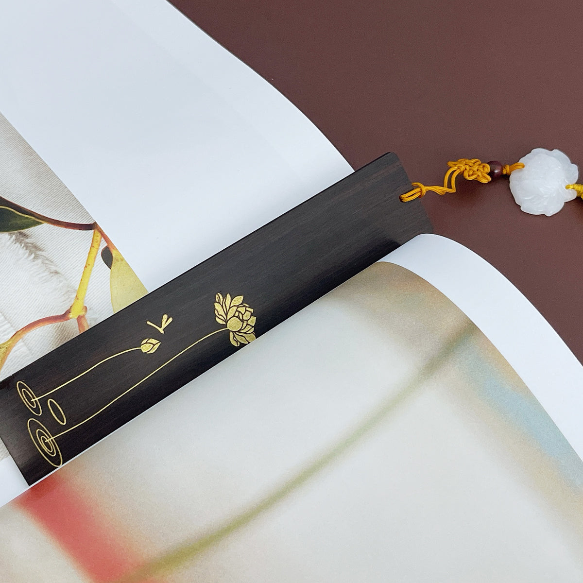 Wrapables Sandalwood Bookmark with Pendant Tassel for Book Lovers an Readers