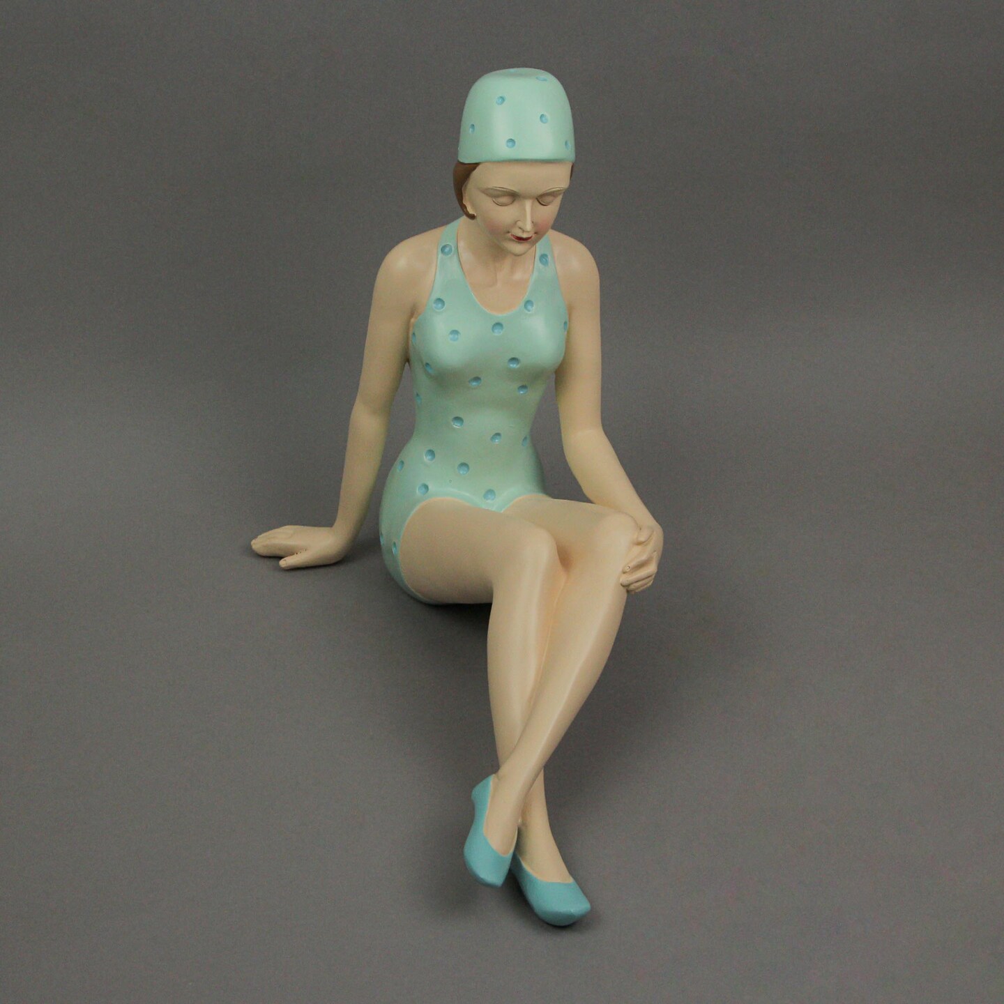 Retro Bathing Beauty Beach Girl In Coral Pink / Blue Polka Dot Swimsuit Statue
