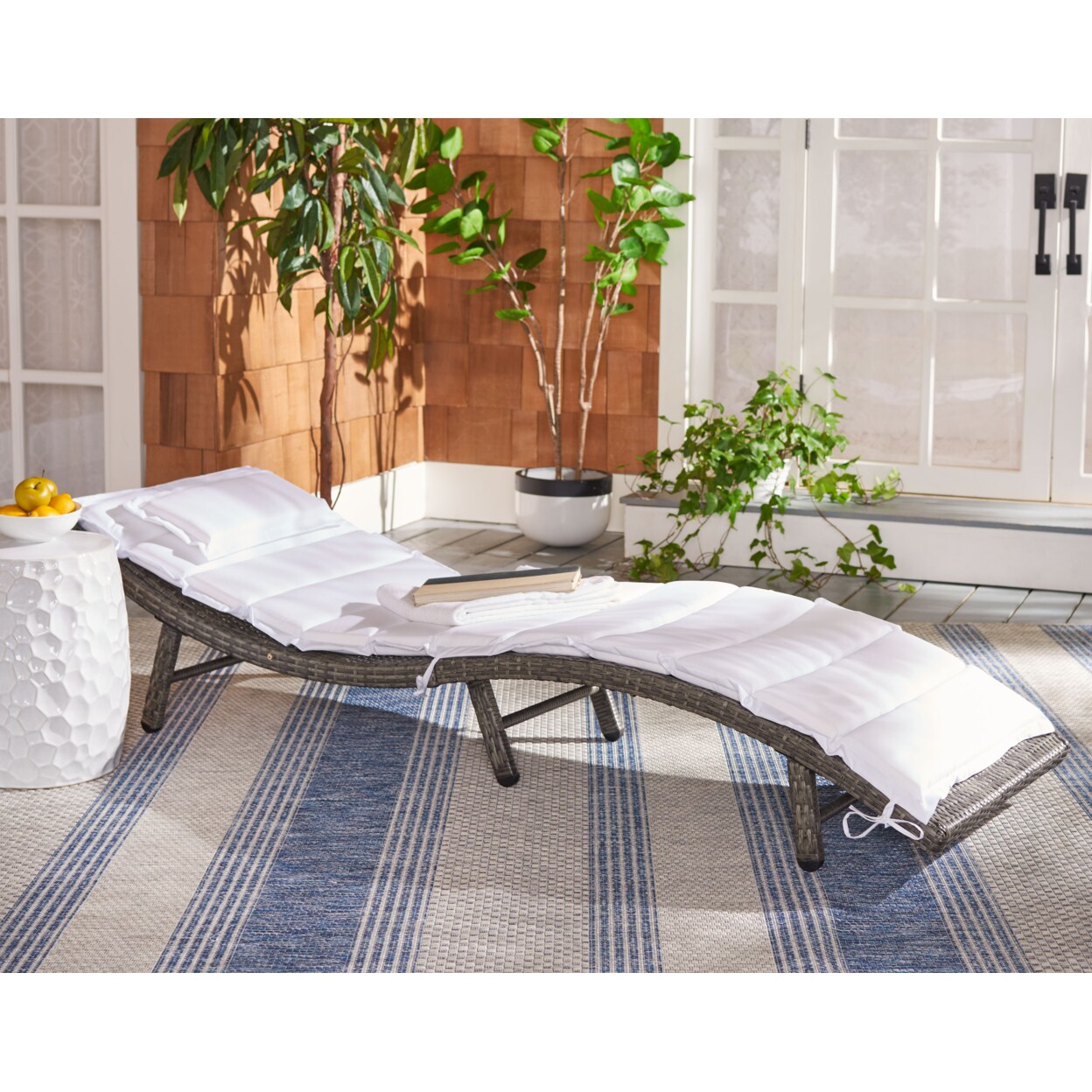 Safavieh   Outdoor Collection Colley Chaise Sunlounger Grey Brown
