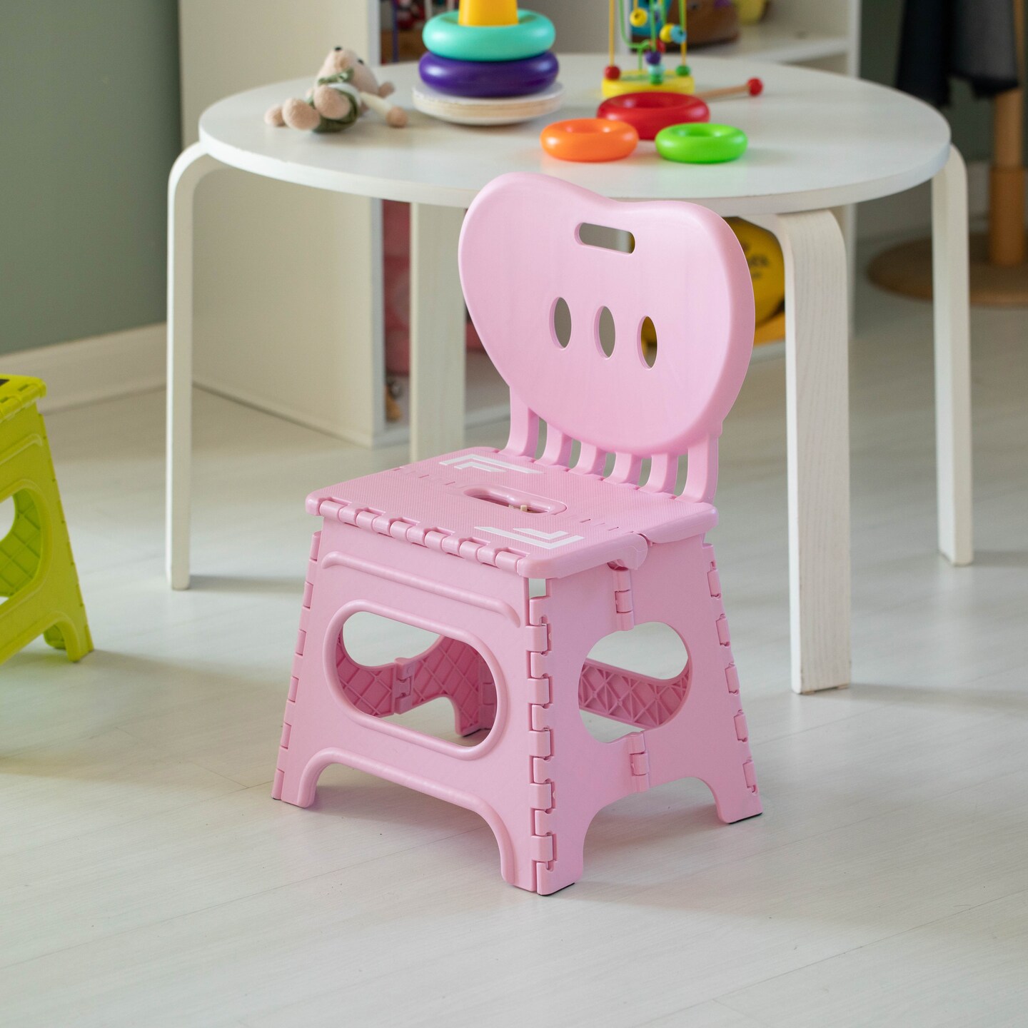 Plastic Foldable Step Stool with Back Support, Heart Shaped Backrest, Portable Chair with Handle, Kids Stepping Stool and Bathroom Stool, Collapsible Step Stool