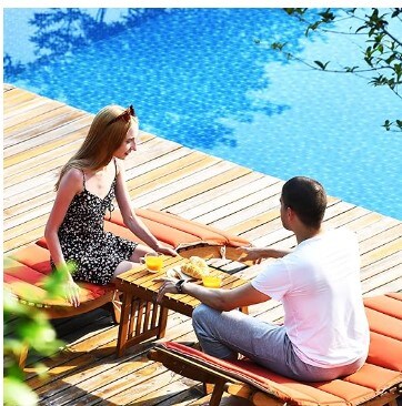 3 Pieces Folding Patio Solid Eucalyptus Wood Lounge Chair Set, Outdoor Lounger Chair with Foldable Side Table, Double-Sided Cushion Lounger Chairs Set for Garden Lawn Backyard (Red &#x26; White)
