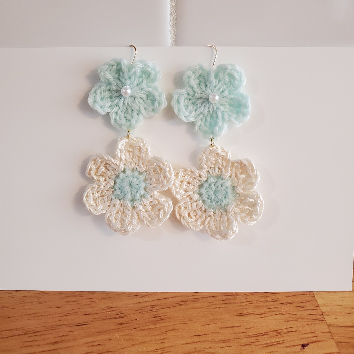 Little Treasures: Flower Crochet Earrings - free pattern