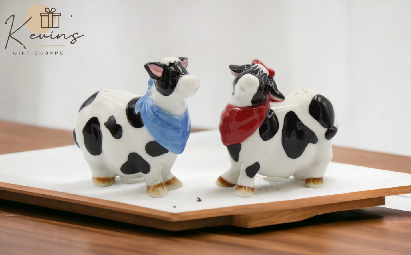 Hand Painted Ceramic Cow Couple Salt &#x26; Pepper Shakers, Home D&#xE9;cor, Gift for Her, Gift for Mom, Kitchen D&#xE9;cor, Farmhouse D&#xE9;cor
