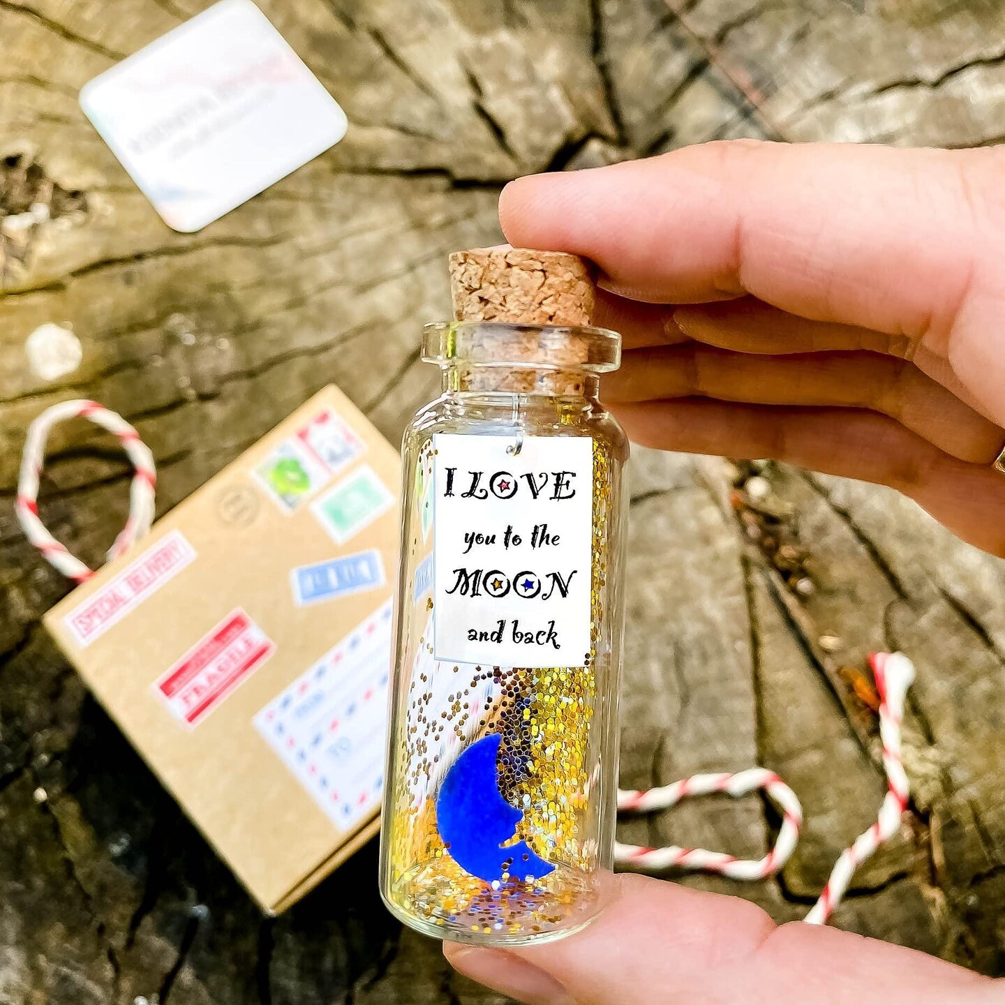 Cute and Kawaii Valentine&#x27;s Day and Anniversary Presents   Personalized Love Gifts for Boyfriend Girlfriend (I Love You To The Moon And Around The World in Craft Gift Box)