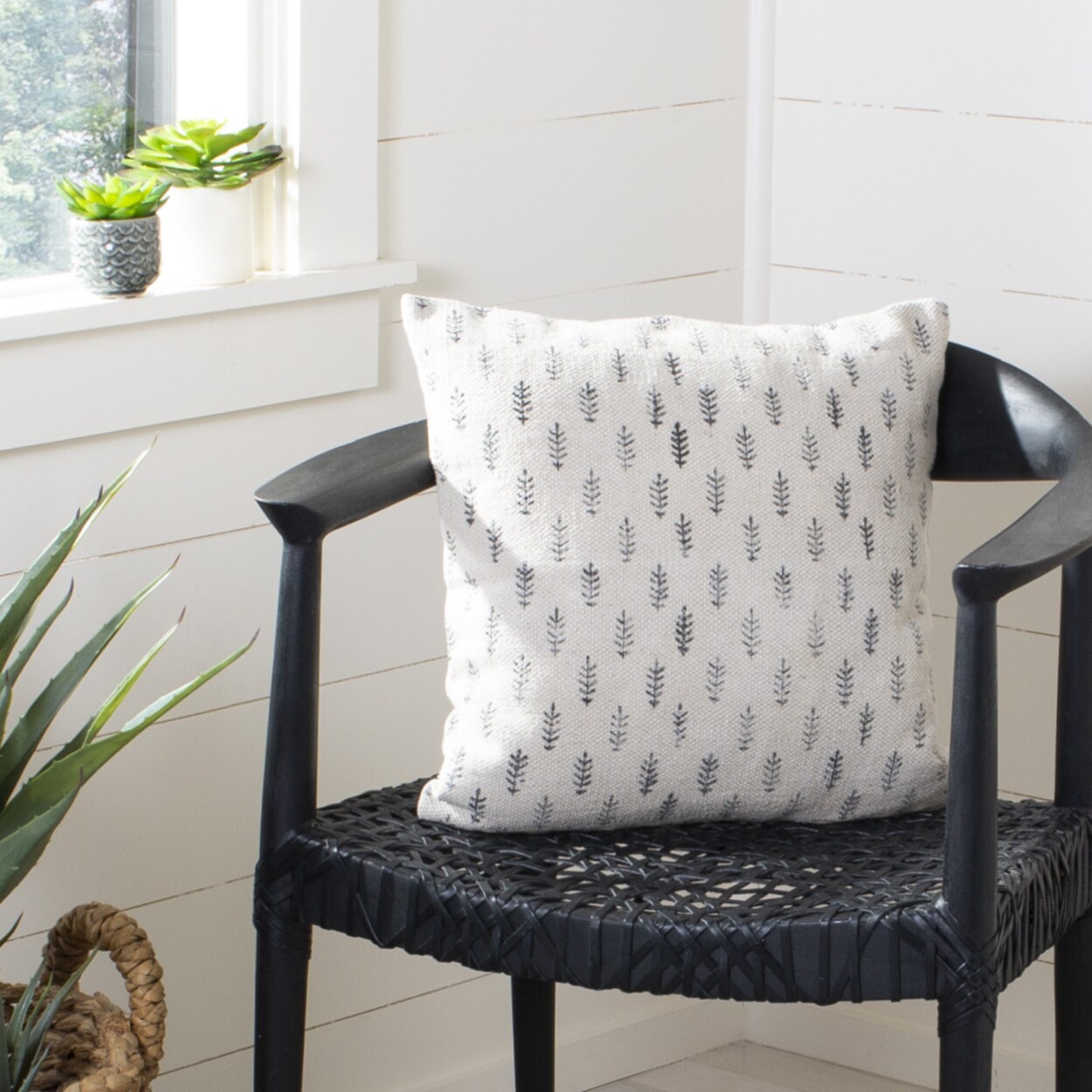 Safavieh Fanla Pillow Black / White Home Decor Pillow Decorative Throw Cushion