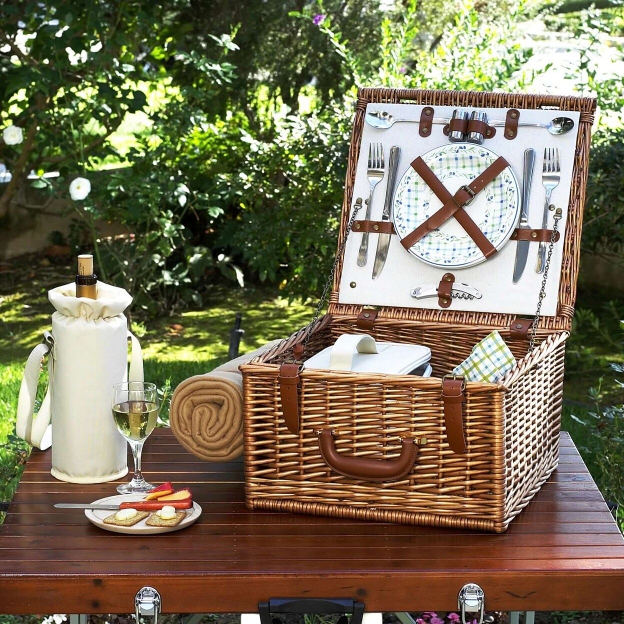 Picnic at Ascot   Cheshire Basket for 2 w/blanket