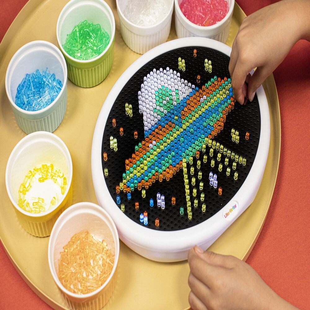 NEW - Lite-Brite Oval HD - Includes 650 Colorful Pegs and 8 Design  Templates!