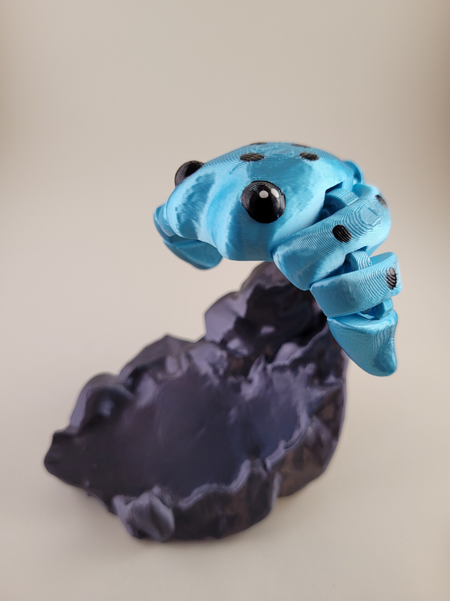 Stingray Articulated Fidget Toy on Display Rock - Manta Ray - 3D Printed product 2